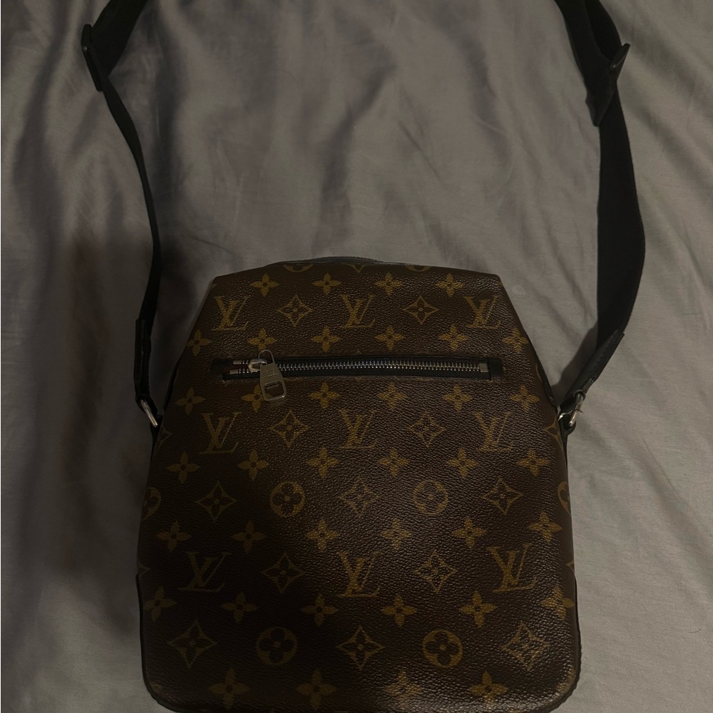Louis Vuitton Brown Monogram Messenger Bag with Black Strap